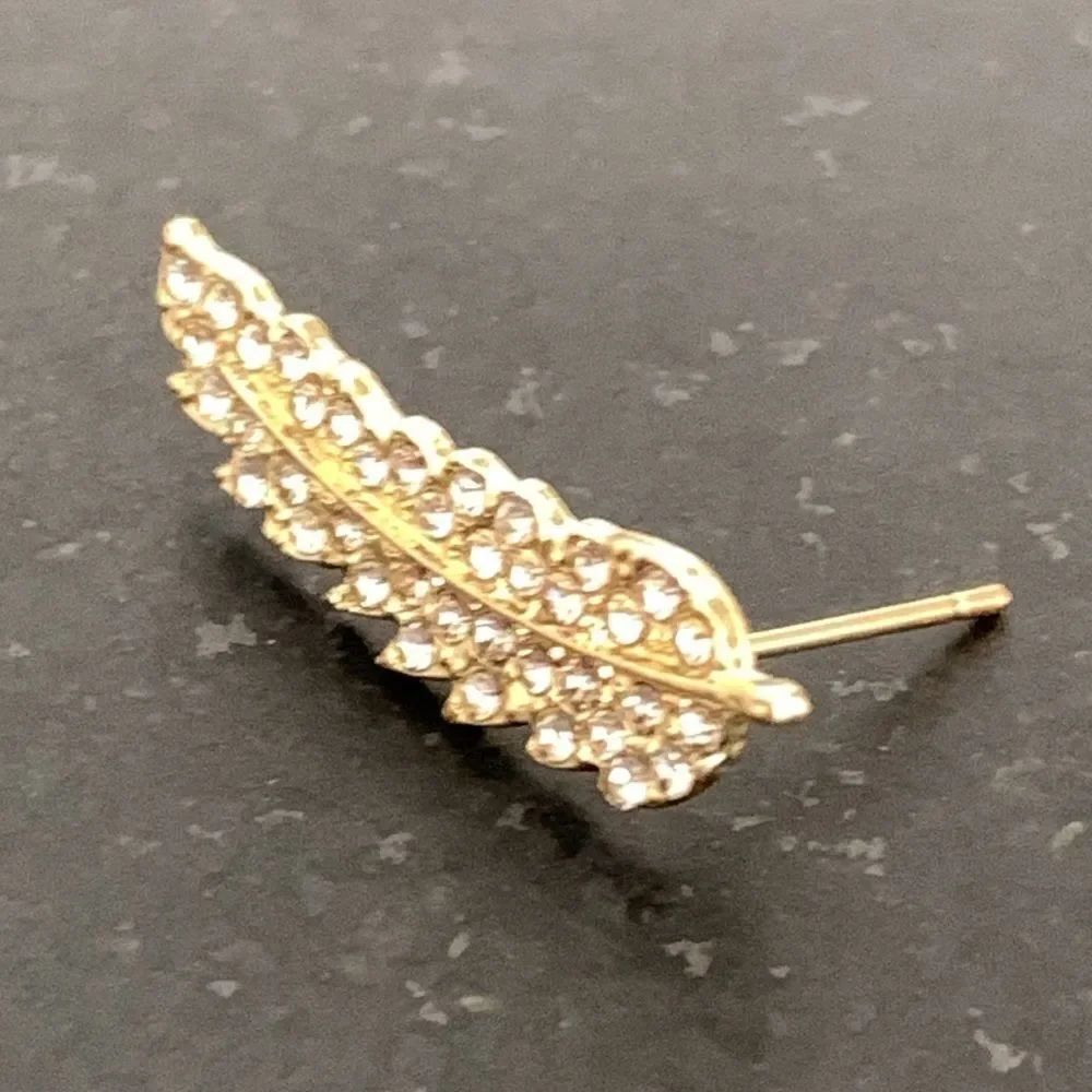 Gold Tone Ear Crawlers - Feather, Angel Wings or Leaf Motif - Picture 6 of 8